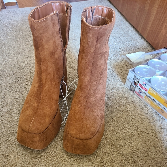 Forever 21 brand new boots - Picture 3 of 3
